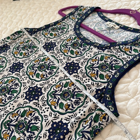 Max Studio Navy and yellow Medallion Sleeveless Shift Dress Flows and stretches - Picture 5 of 8